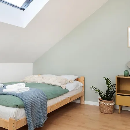 Pastel Grove - By Upstairs Appartement