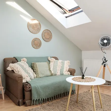 Pastel Grove - By Upstairs Appartement *